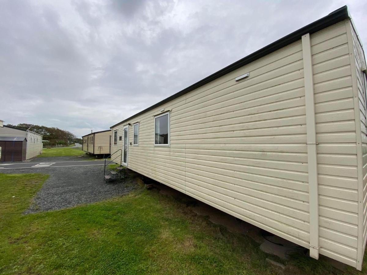 Holiday In Caravan Hotel Millom Bagian luar foto